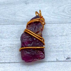 High Quality Garnet Copper Wire Wrapped Pendant